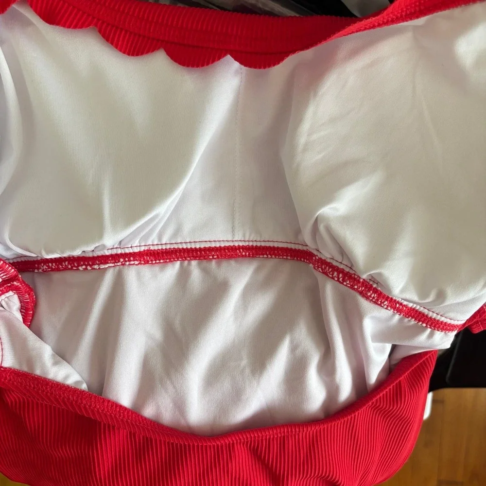 Charmo Womens Scalloped Ribbed One Piece Swimsuit NWT‎ Sz Medium Red